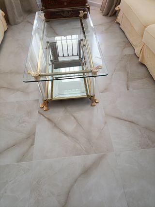 Mesa centro cristal y metal dorado