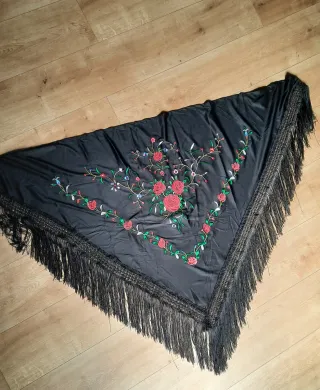 Mantoncillo Flamenco Negro Bordado Flores