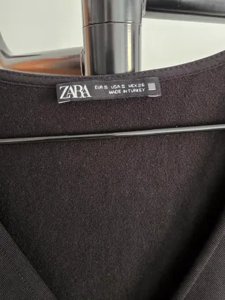 Vestido negro ajustado Zara manga larga