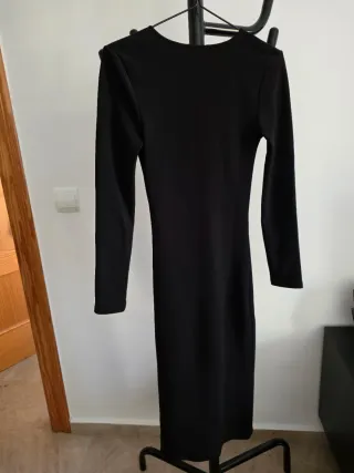Vestido negro ajustado Zara manga larga