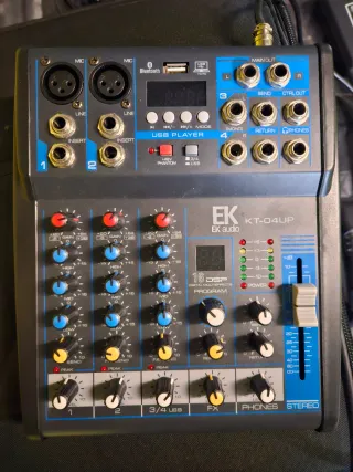 Mesa de mezclas EK Audio 4 canales