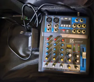 Mesa de mezclas EK Audio 4 canales