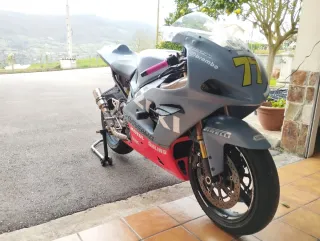 Suzuki GSXR 1000 K3 Gris/Rojo