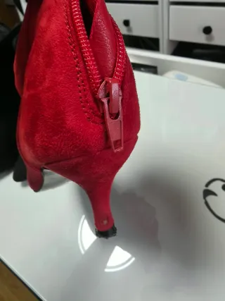 Botines rojos de ante