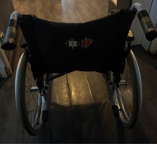 Se venden sillas de ruedas