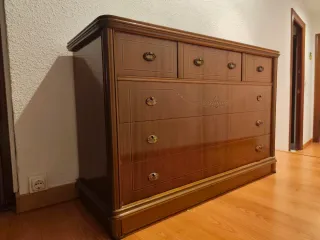 Cajonera de madera estilo clásico