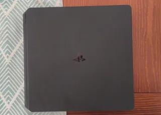 PlayStation 4 Slim Negra