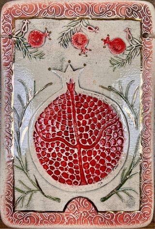 Placa cerámica judía con granada Rosh Hashaná