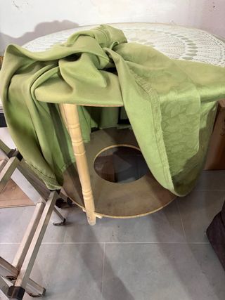 Mesa Camilla + Cristal + Manteles verde y blanco