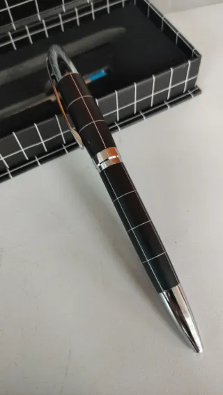 Bolígrafo Elegante Negro y Plateado Antonio Miró