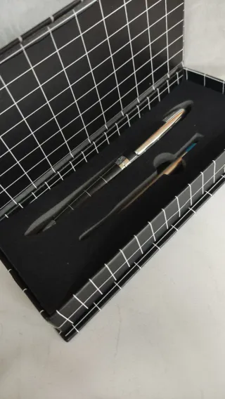 Bolígrafo Elegante Negro y Plateado Antonio Miró