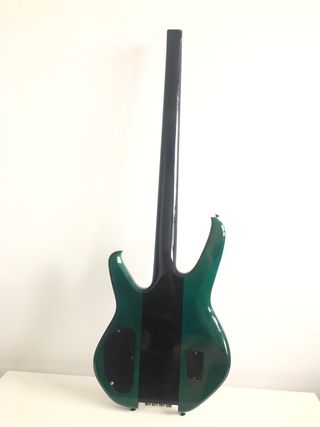 Bajo eléctrico Washburn Status