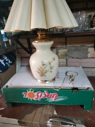 Lámpara de mesa vintage cerámica y oro