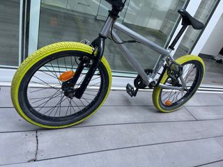 Bicicleta BMX Decathlon plateada