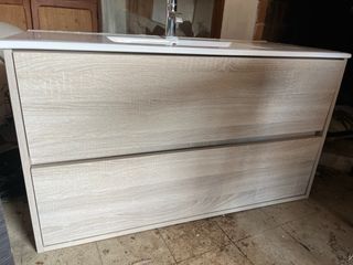 Mueble de lavabo blanco