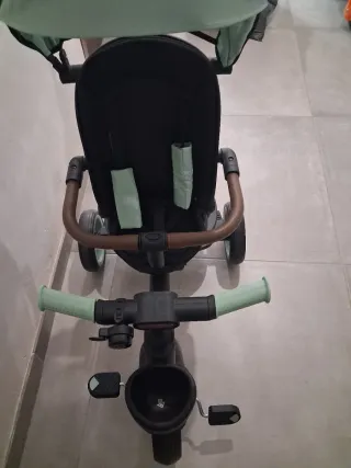 Triciclo para bebé con capota