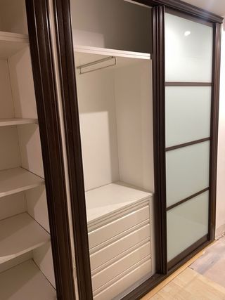 Armario empotrado wengue y cristal 2 puertas