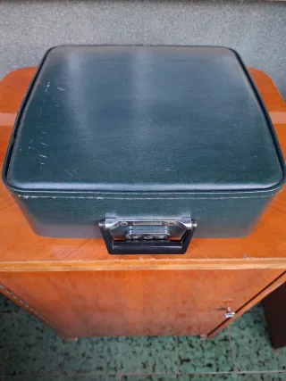 Máquina de escribir Olivetti Maritsa 12