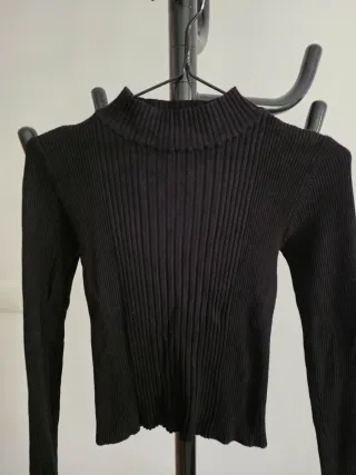 Jersey Pull&Bear negro cuello alto