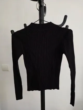 Jersey Pull&Bear negro cuello alto