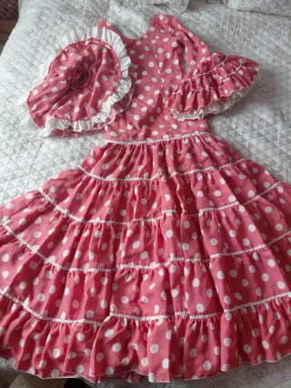Traje de flamenca rosa lunares blancos
