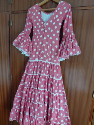 Traje de flamenca rosa lunares blancos