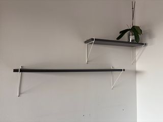 Estanterías flotantes madera y metal