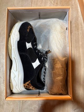 Zapatillas deportivas negras y multicolor