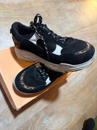 Zapatillas deportivas negras y multicolor