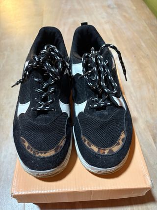 Zapatillas deportivas negras y multicolor
