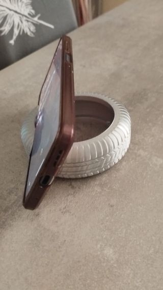 Supporto cellulare a forma di ruota