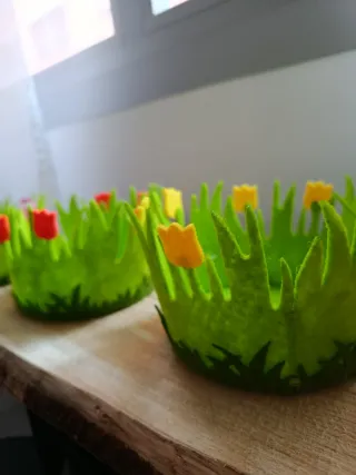 Adorno macetas césped y flores