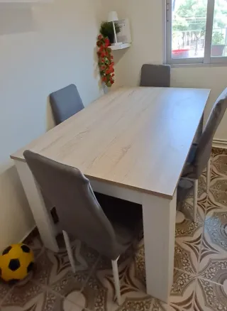 Mesa de comedor madera y blanco