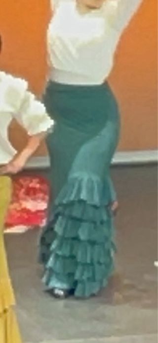 Falda flamenca verde con volantes