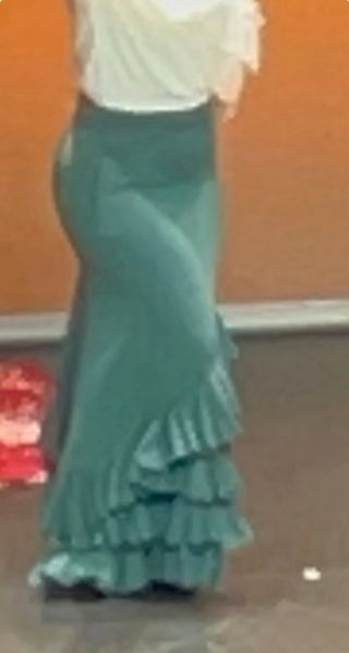 Falda flamenca verde con volantes