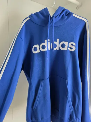 Sudadera Adidas con capucha y rayas