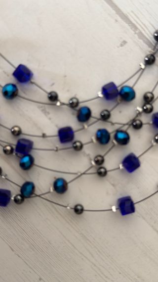 Collar y pendientes azules