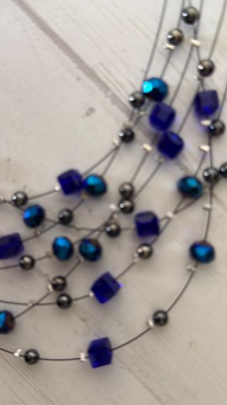 Collar y pendientes azules