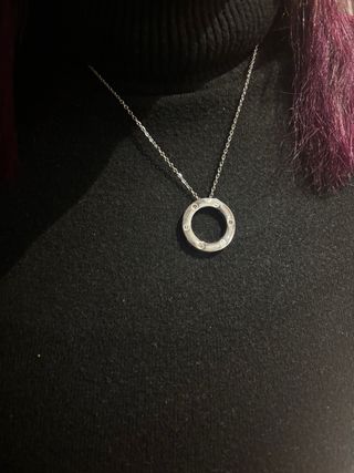 Collana con pendente cerchio effetto oro