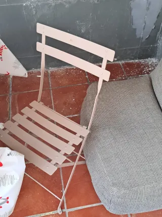 Mesa y 4 sillas de jardín