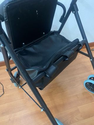 Andador con asiento y ruedas