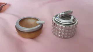 Lote mechero y  ceniceros antiguos