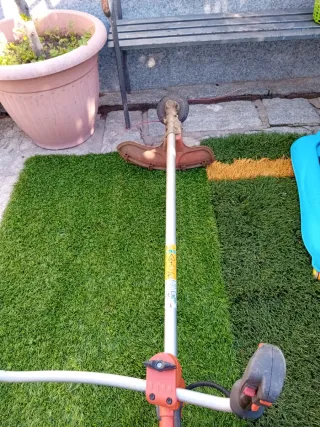 Desbrozadora naranja