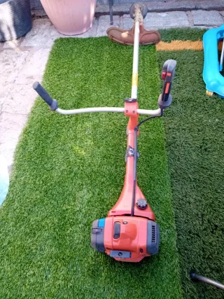 Desbrozadora naranja