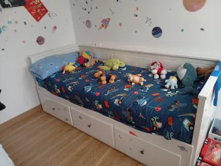 Cama Ikea Hemnes con 2 colchones