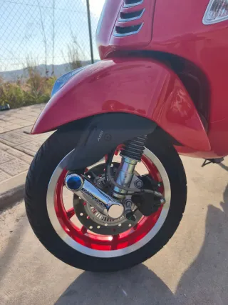 Vespa Primavera RED 125
