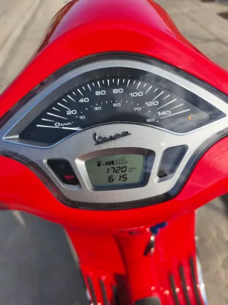 Vespa Primavera RED 125