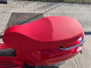 Vespa Primavera RED 125