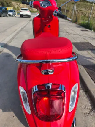 Vespa Primavera RED 125