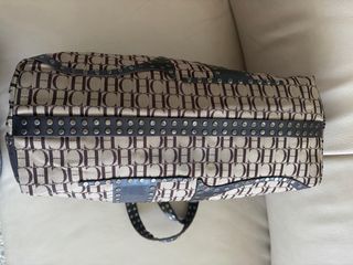 Bolso Carolina Herrera con tachas.